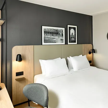 Campanile Prime - Paris מלון