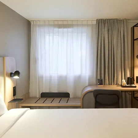 מלון Campanile Prime - Paris 3*