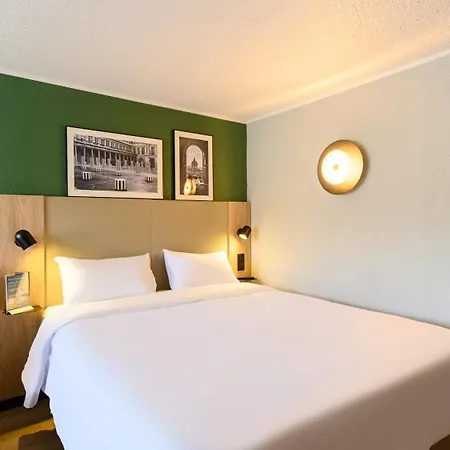 Campanile Prime - Paris מלון