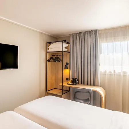 Campanile Prime - Paris מלון