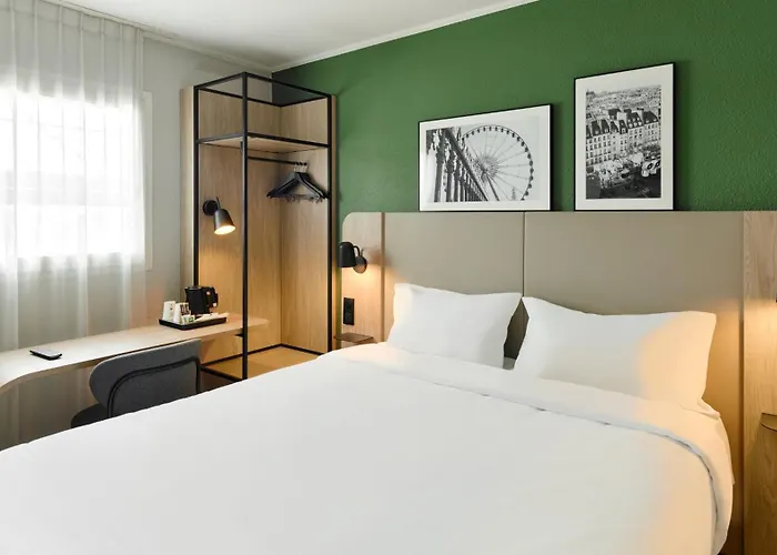 Campanile Paris Est 3*